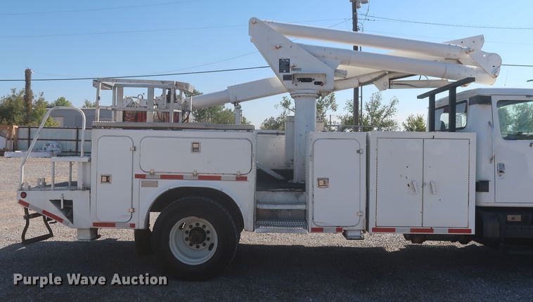 image for item MJ9168 2001 International 4700  bucket truck