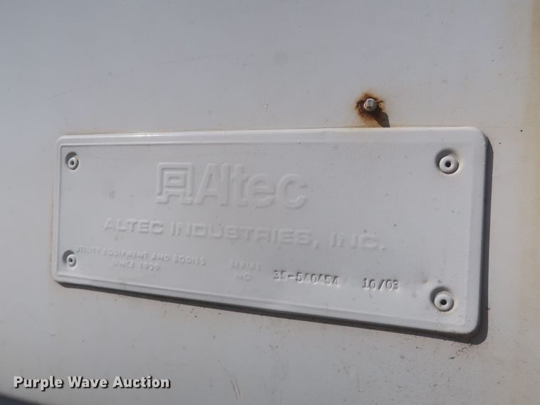 image for item MJ9168 2001 International 4700  bucket truck