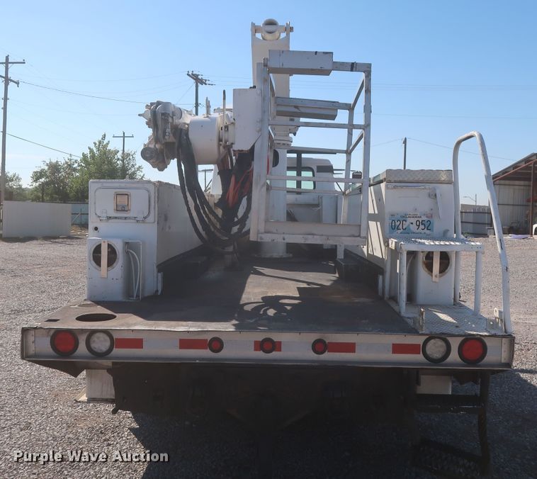 image for item MJ9168 2001 International 4700  bucket truck