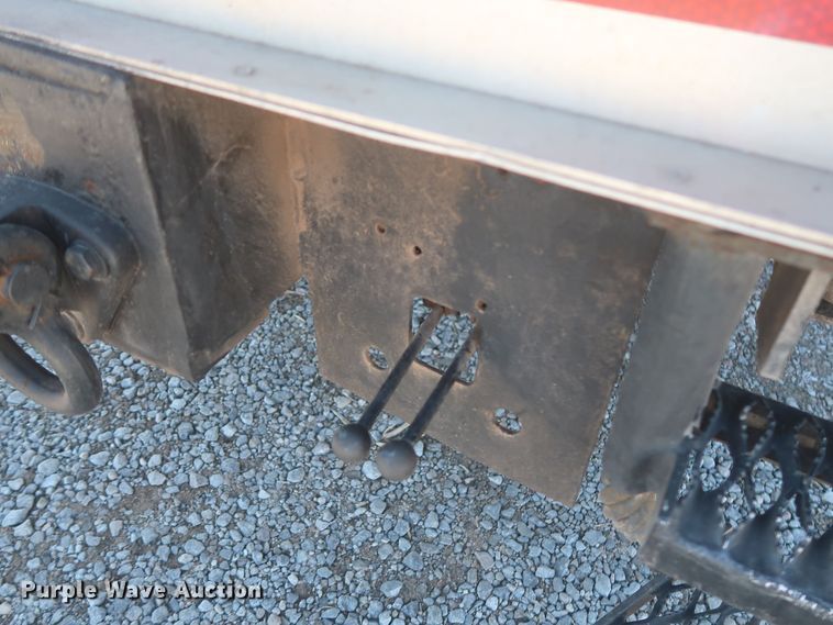 image for item MJ9168 2001 International 4700  bucket truck