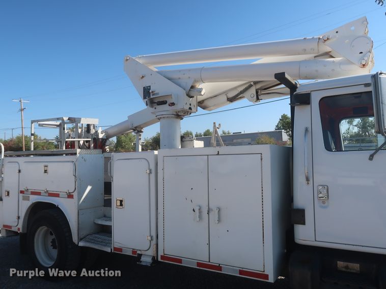 image for item MJ9168 2001 International 4700  bucket truck