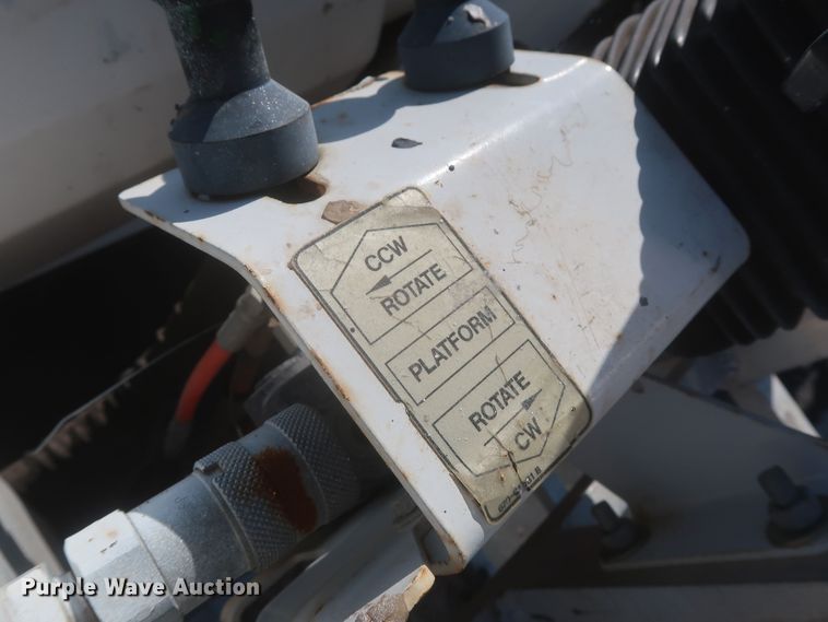 image for item MJ9168 2001 International 4700  bucket truck