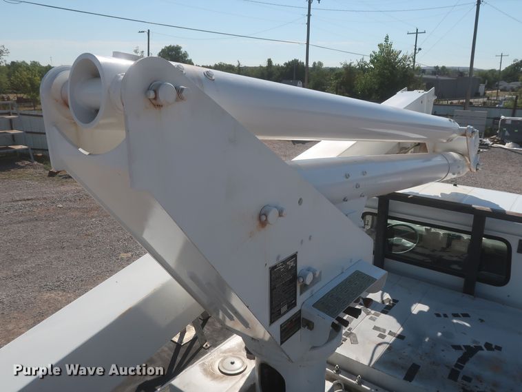 image for item MJ9168 2001 International 4700  bucket truck