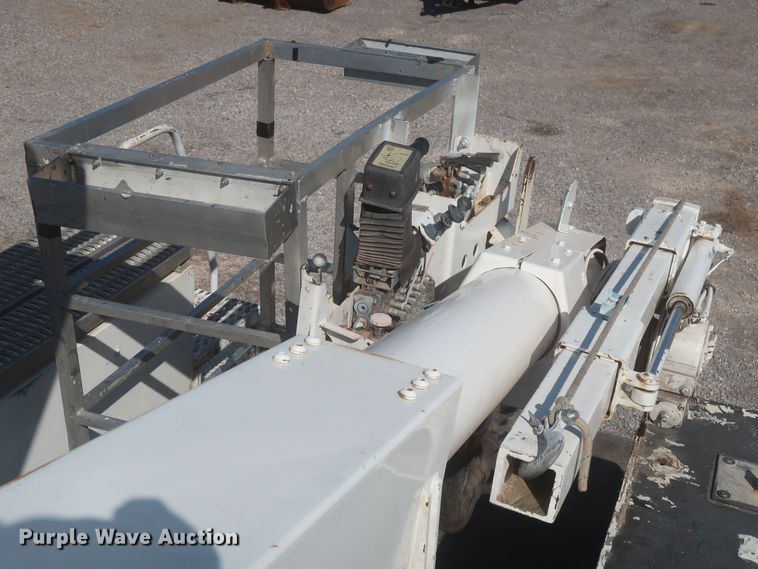image for item MJ9168 2001 International 4700  bucket truck