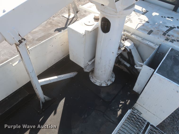 image for item MJ9168 2001 International 4700  bucket truck