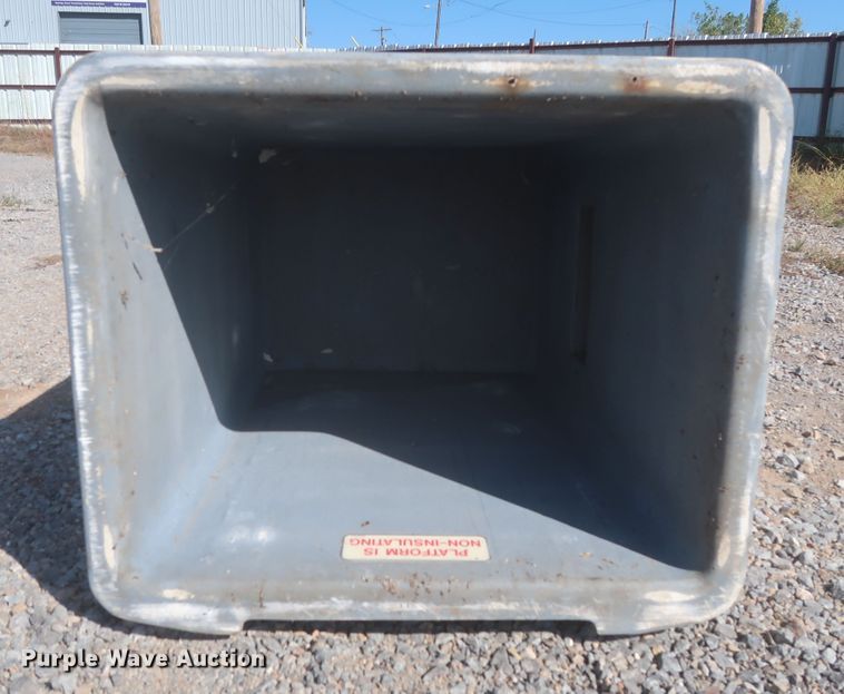 image for item MJ9168 2001 International 4700  bucket truck