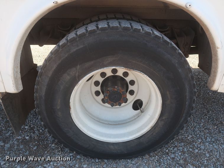 image for item MJ9168 2001 International 4700  bucket truck