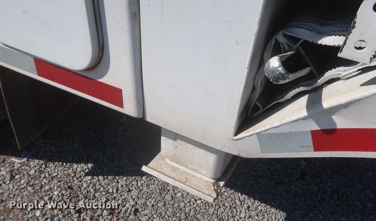 image for item MJ9168 2001 International 4700  bucket truck