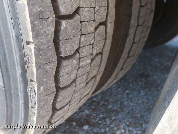 image for item MJ9168 2001 International 4700  bucket truck