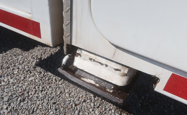 image for item MJ9168 2001 International 4700  bucket truck