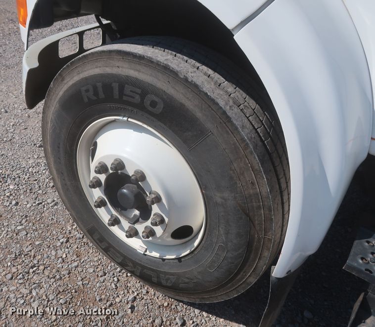 image for item MJ9168 2001 International 4700  bucket truck