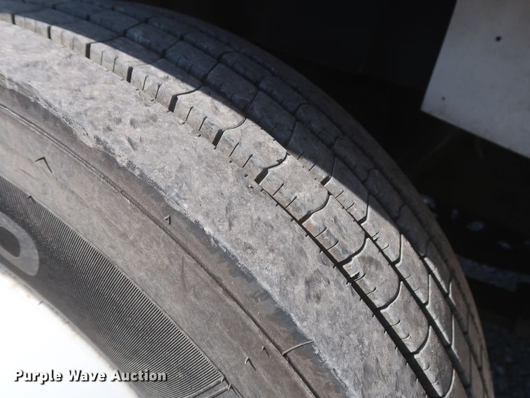 image for item MJ9168 2001 International 4700  bucket truck