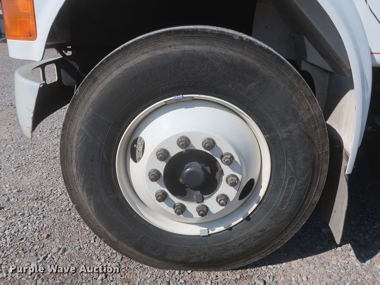 image for item MJ9168 2001 International 4700  bucket truck