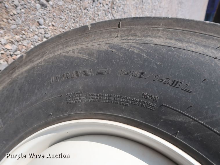 image for item MJ9168 2001 International 4700  bucket truck