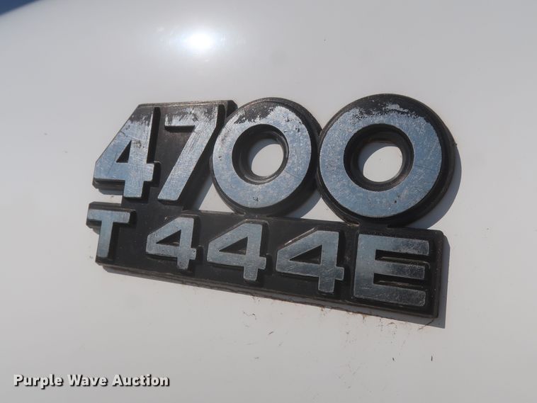 image for item MJ9168 2001 International 4700  bucket truck