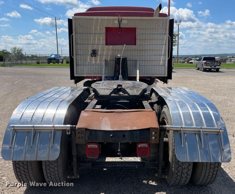 image for item MR9323 1998 International 9400  semi truck