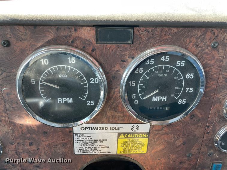 image for item MR9323 1998 International 9400  semi truck