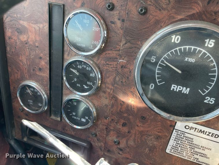 image for item MR9323 1998 International 9400  semi truck