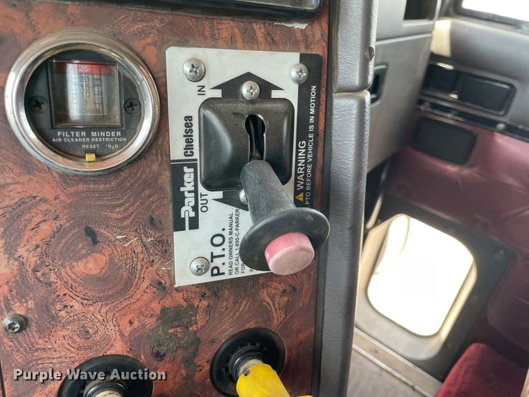 image for item MR9323 1998 International 9400  semi truck