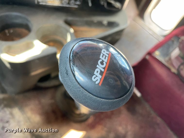 image for item MR9323 1998 International 9400  semi truck