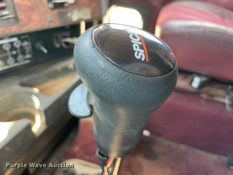 image for item MR9323 1998 International 9400  semi truck