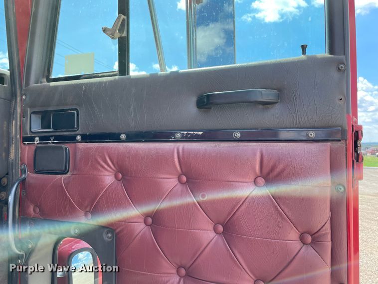 image for item MR9323 1998 International 9400  semi truck