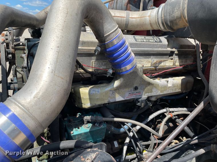 image for item MR9323 1998 International 9400  semi truck