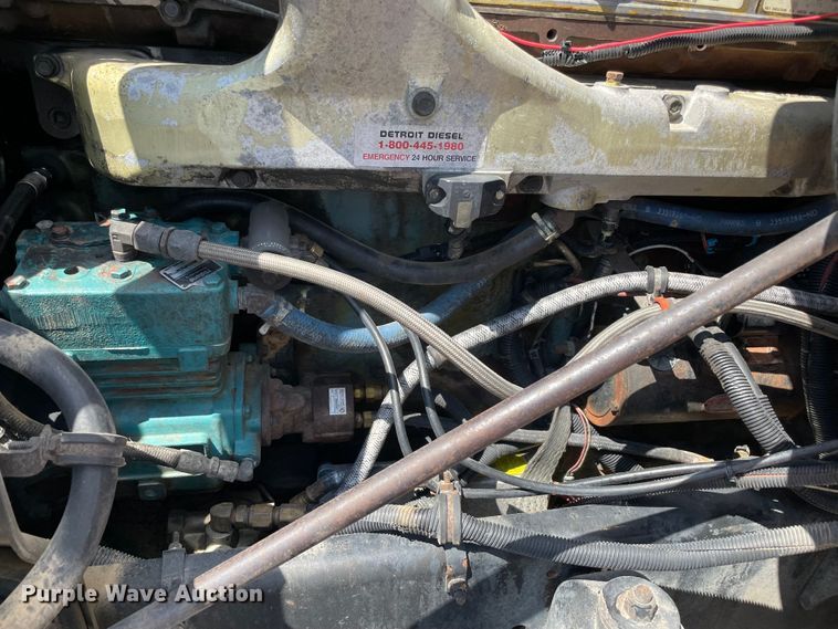 image for item MR9323 1998 International 9400  semi truck