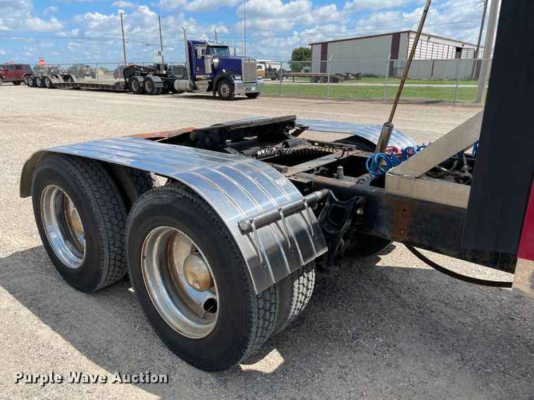 image for item MR9323 1998 International 9400  semi truck