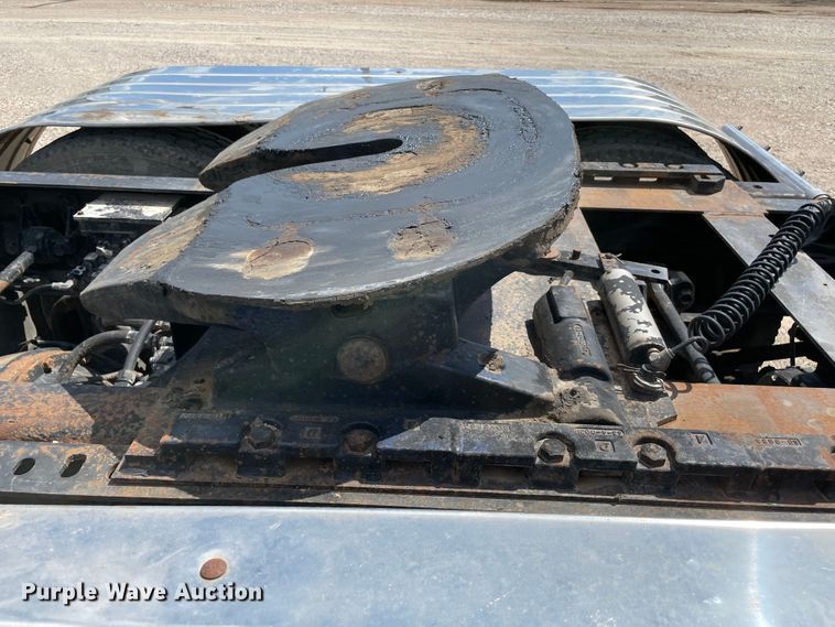 image for item MR9323 1998 International 9400  semi truck