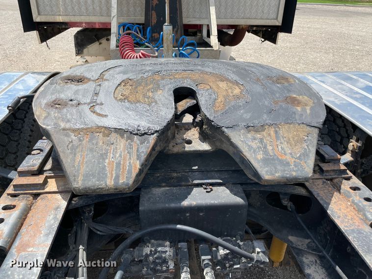 image for item MR9323 1998 International 9400  semi truck