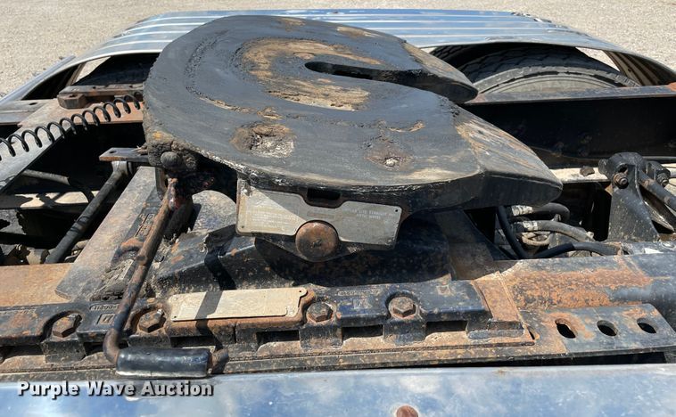 image for item MR9323 1998 International 9400  semi truck