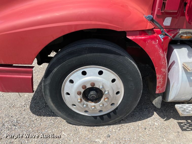 image for item MR9323 1998 International 9400  semi truck