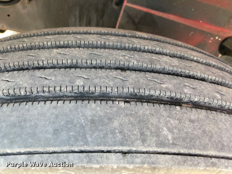 image for item MR9323 1998 International 9400  semi truck