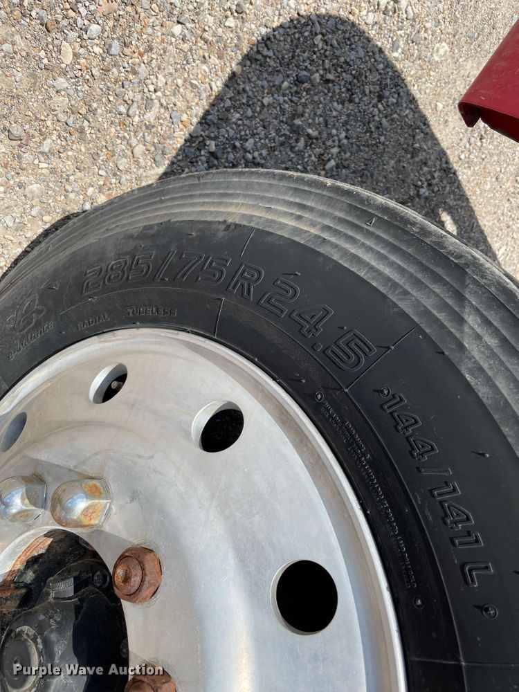 image for item MR9323 1998 International 9400  semi truck