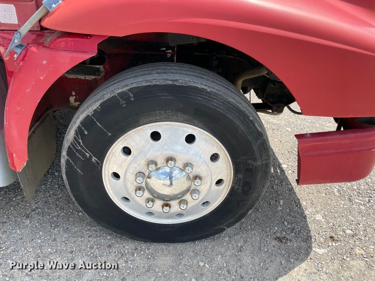 image for item MR9323 1998 International 9400  semi truck