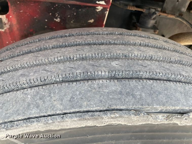 image for item MR9323 1998 International 9400  semi truck