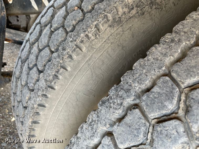 image for item MR9323 1998 International 9400  semi truck