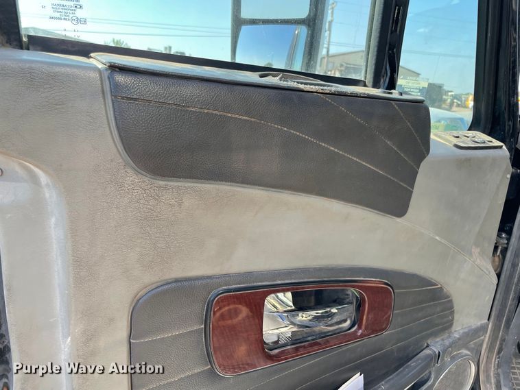 image for item MR9411 2013 International Lonestar  semi truck