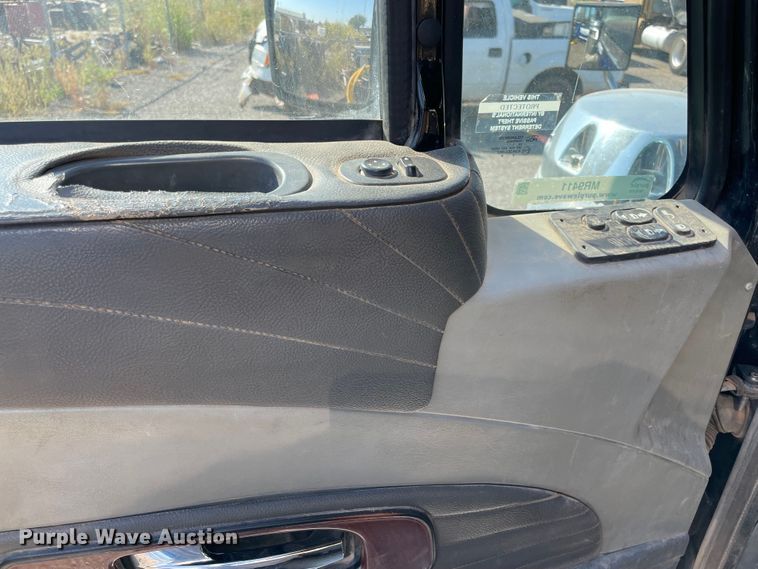 image for item MR9411 2013 International Lonestar  semi truck