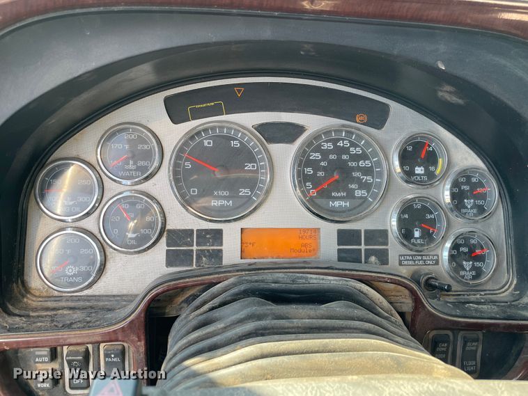 image for item MR9411 2013 International Lonestar  semi truck