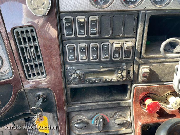 image for item MR9411 2013 International Lonestar  semi truck