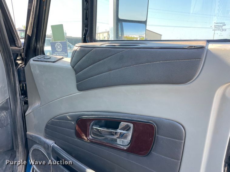 image for item MR9411 2013 International Lonestar  semi truck