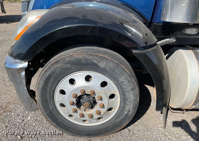 image for item MR9411 2013 International Lonestar  semi truck