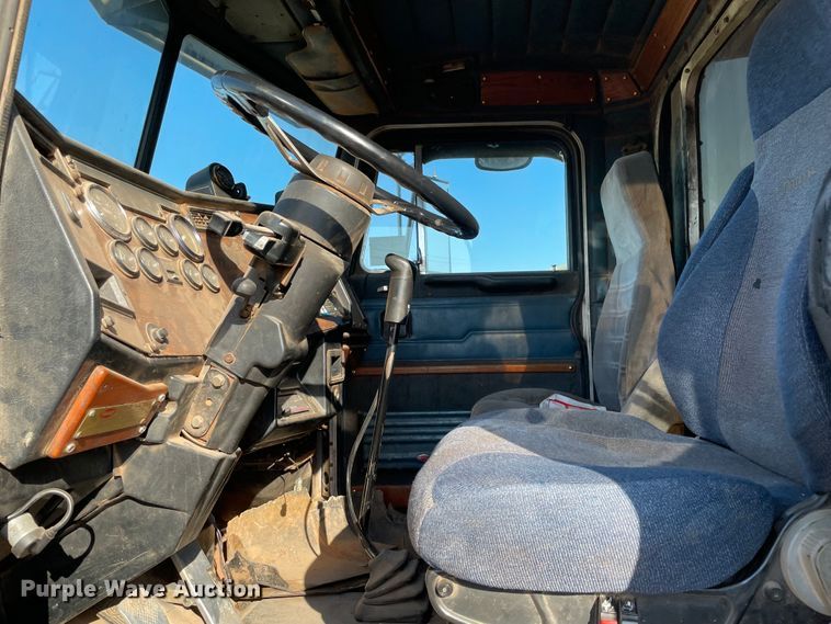 image for item MR9412 1994 Peterbilt 377  dump truck