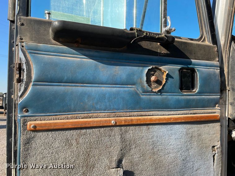 image for item MR9412 1994 Peterbilt 377  dump truck