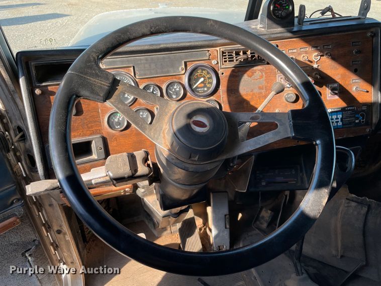 image for item MR9412 1994 Peterbilt 377  dump truck