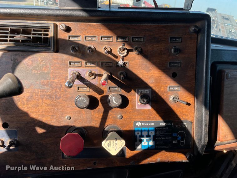 image for item MR9412 1994 Peterbilt 377  dump truck