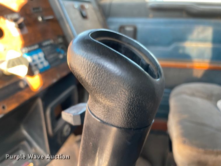 image for item MR9412 1994 Peterbilt 377  dump truck