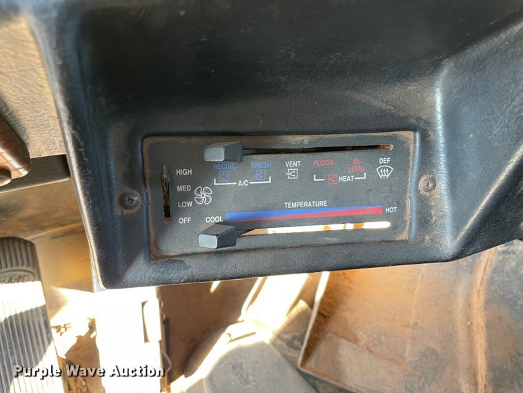 image for item MR9412 1994 Peterbilt 377  dump truck